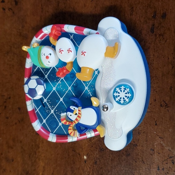 Hallmark Moving Soccer Ornament "Spin-A-Majigs" Series 2003 - Picture 4 of 5